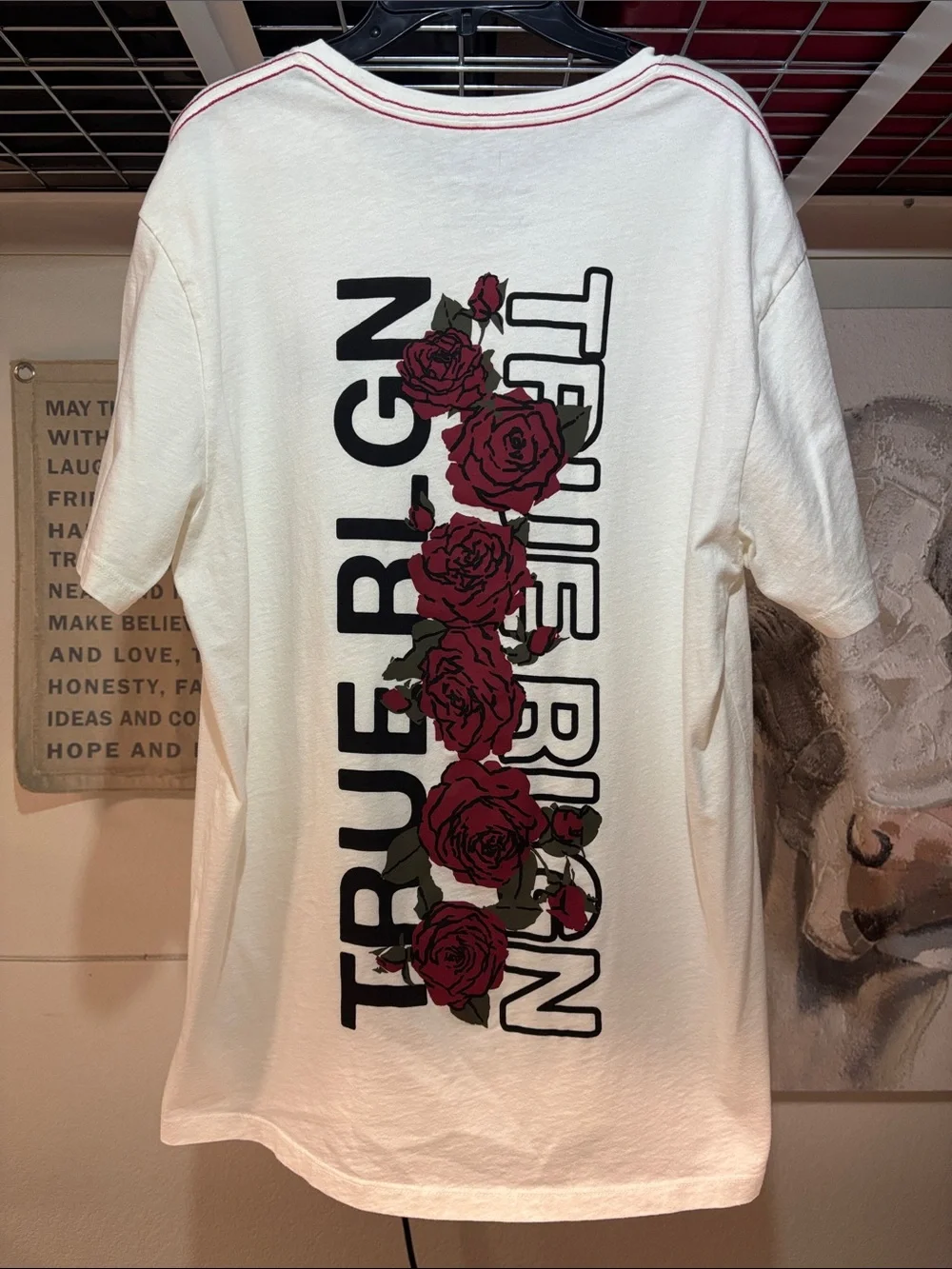Men’s True Religion White Short Sleeve Tee w/ Red Rose Design Size Large